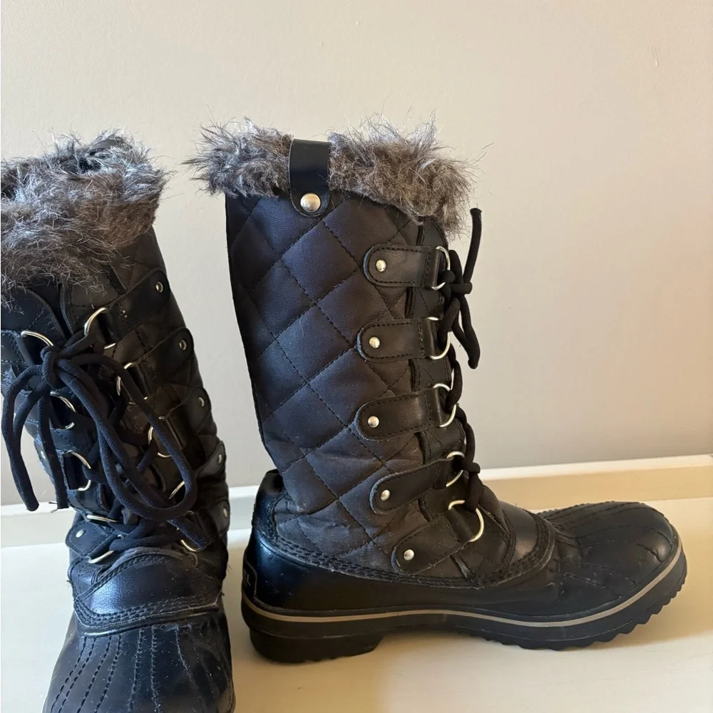 SOREL Joan of Arc winter boots. - Picture 2 of 12